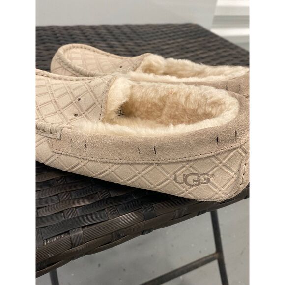 UGGs moccasin Women’s size 6 - Picture 4 of 5